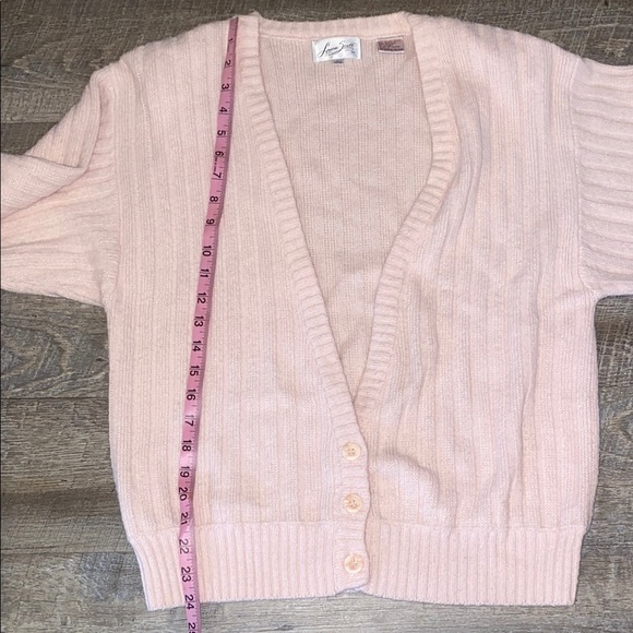Vintage Laura Scott light Pink Cardigan 3 button Sweater with Ribbed Knit - Picture 9 of 11
